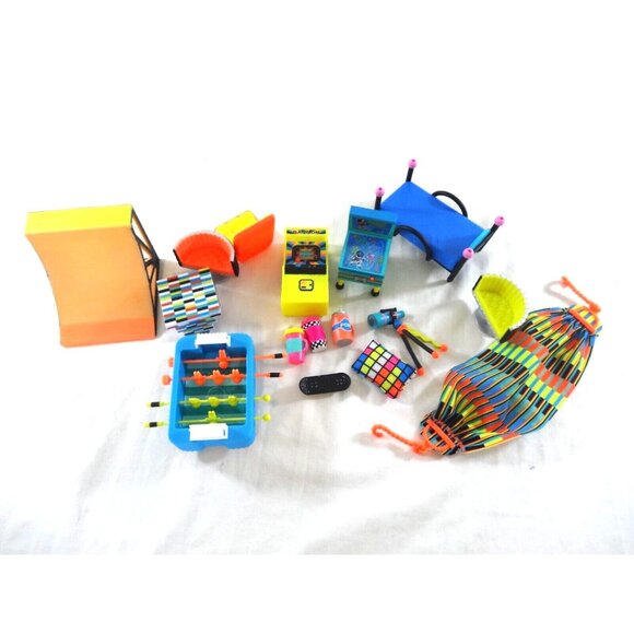 LOL Surprise Doll Club House Play-set Remix W Lots Of Dolls Pets  & Accessories - Picture 12 of 14